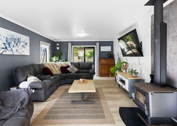  at 7 Waterloo Place, Westown, New Plymouth