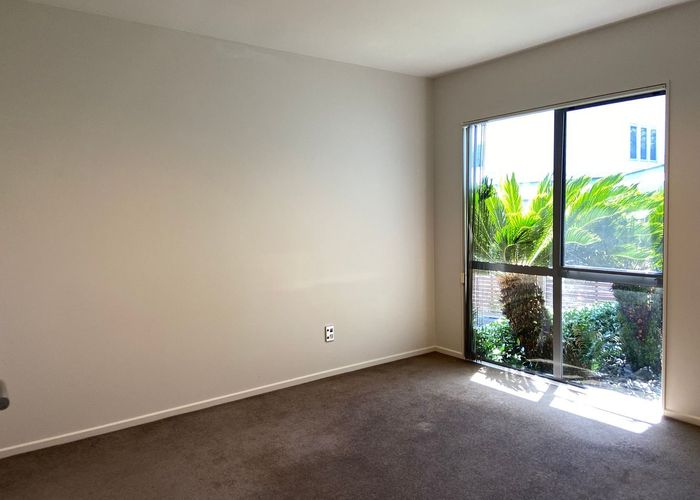  at 17 Tenbless Court, Unsworth Heights, Auckland