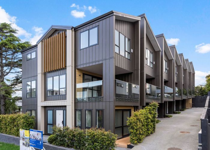  at 2/30 Potter Avenue, Northcote, North Shore City, Auckland