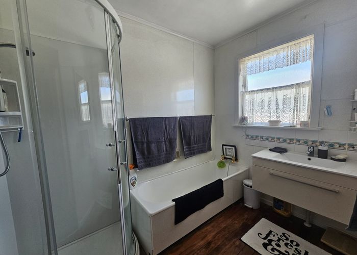  at 10 Meadowvale Drive, Levin, Levin