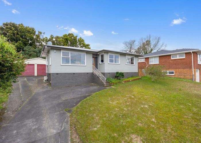  at 9 Grimshaw Place, Henderson, Waitakere City, Auckland