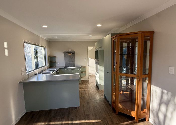  at 6 Chadlington Avenue, Henderson, Waitakere City, Auckland