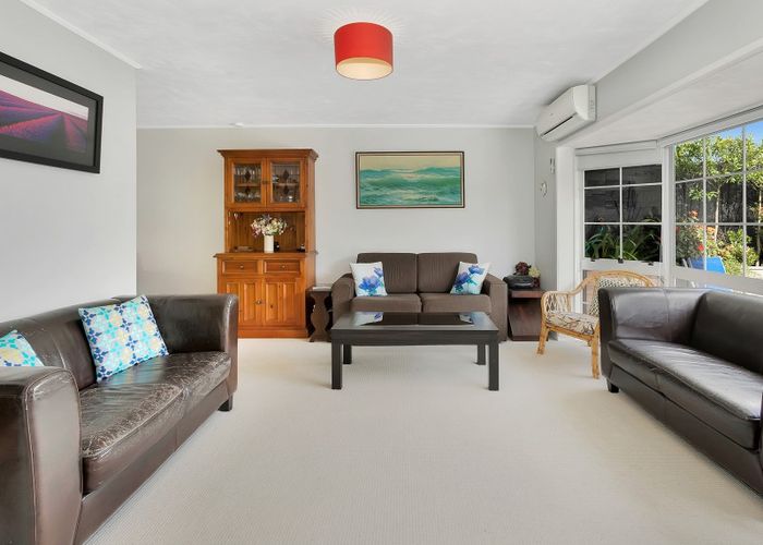  at 2/24 Formby Avenue, Point Chevalier, Auckland