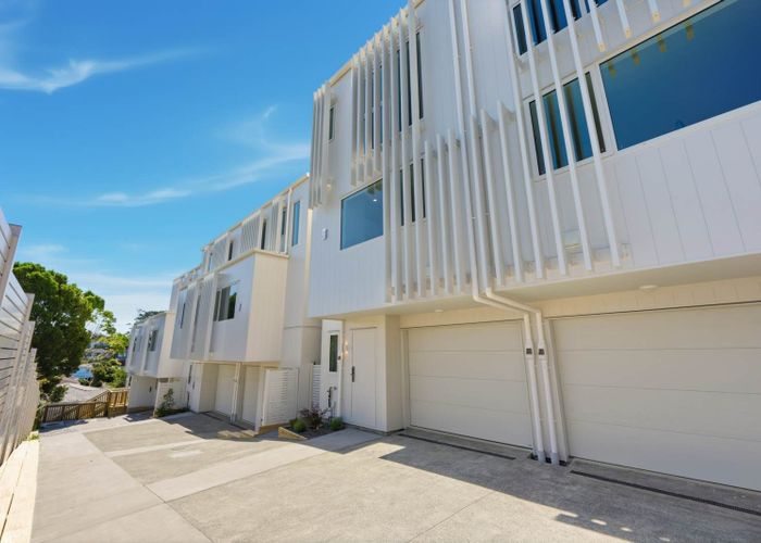  at 4/186 Forrest Hill Road, Forrest Hill, North Shore City, Auckland