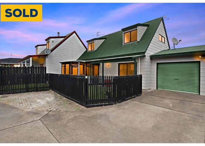 at 2/27 Buckingham Crescent, Papatoetoe, Auckland