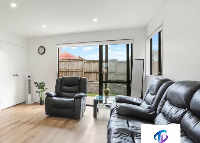  at 8/25 Vodanovich Road, Te Atatu South, Waitakere City, Auckland