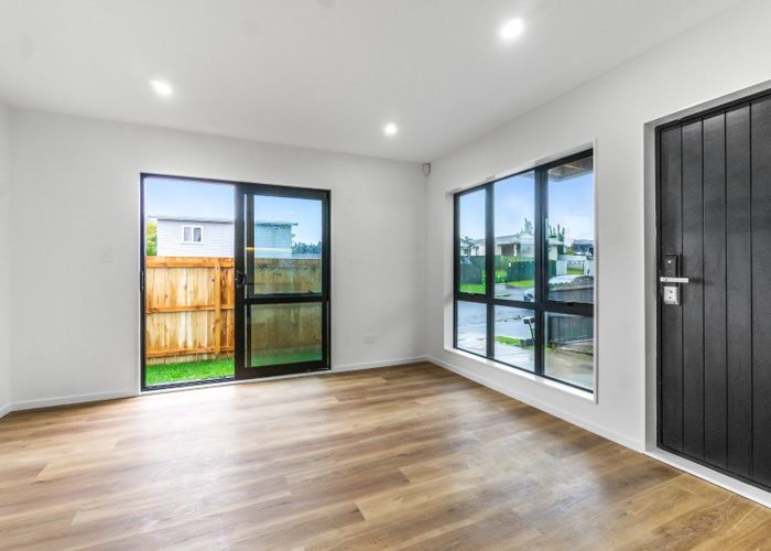  at 2/34A Secretariat Place, Randwick Park, Manukau City, Auckland