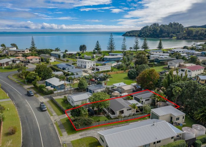  at 16 Peninsula Parade, Hihi