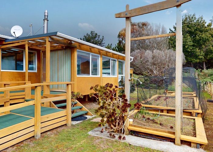  at 2 Barclay Grove, Hokio Beach, Levin