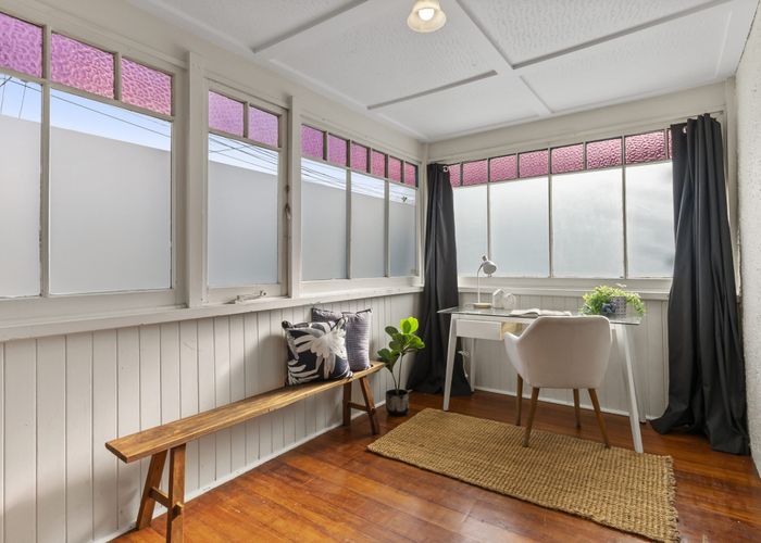 at 5 Riro Street, Point Chevalier, Auckland