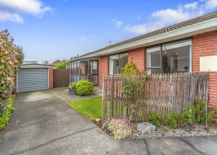 at 2/62 Highsted Road, Bishopdale, Christchurch