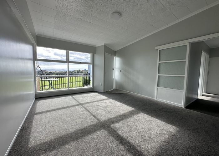  at 2/84A Royal View Road, Te Atatu South, Waitakere City, Auckland