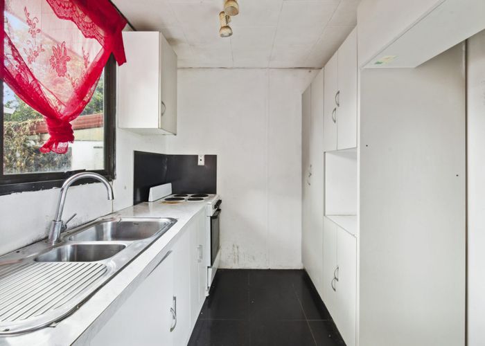  at 2/34 Ferndale Road, Mount Wellington, Auckland