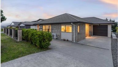  at 122 Endeavour Drive, Whitby, Porirua