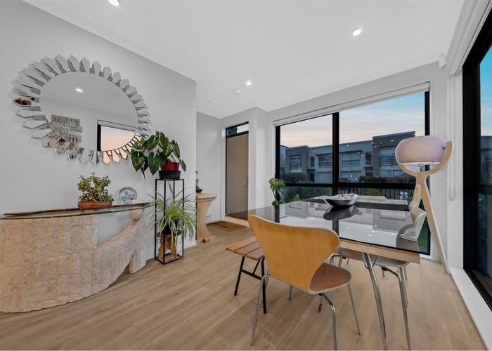  at 4 Matairangi Avenue, Totara Heights, Manukau City, Auckland