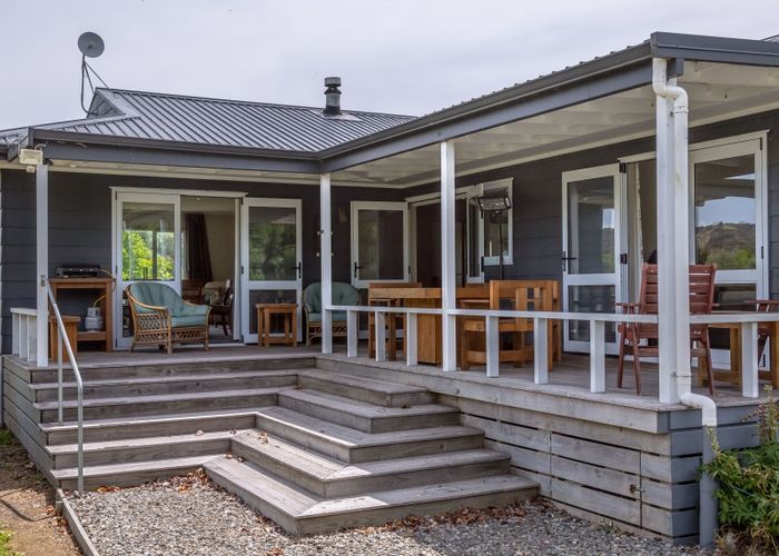  at 587 Gladstone Road, Gladstone