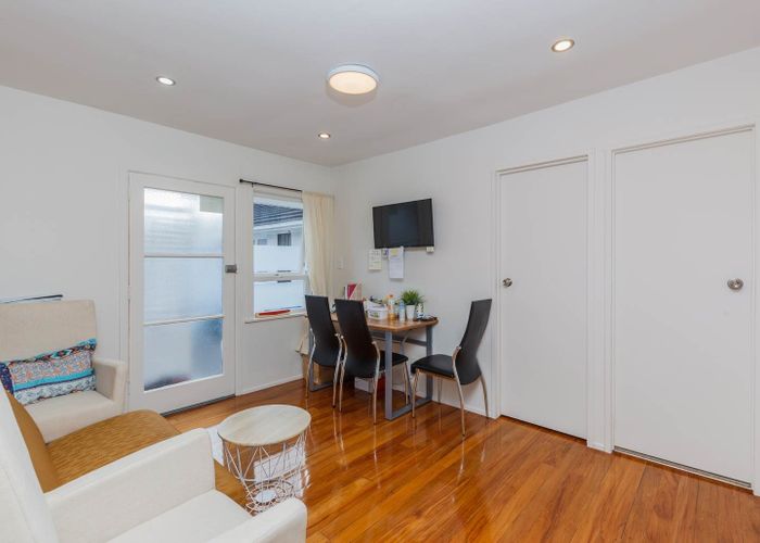  at 4/2 Clutha cres, Clover Park, Manukau City, Auckland