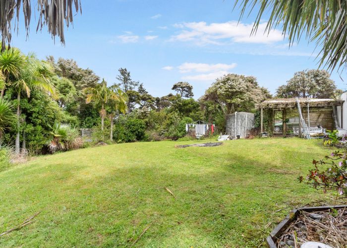 For sale 213 Whangaparaoa Road, Red Beach, Rodney, Auckland homes.co.nz