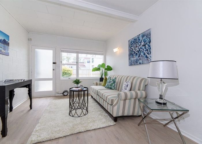  at 2/7 JAMES Road, Manurewa, Manukau City, Auckland