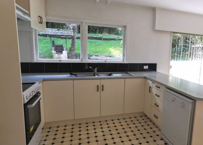  at 13 Easton Park Parade, Glenfield, North Shore City, Auckland