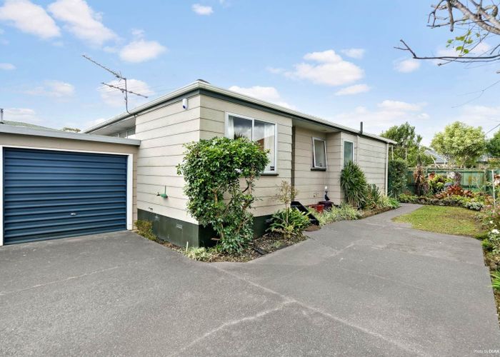  at 2/44 Aviemore Drive, Highland Park, Manukau City, Auckland