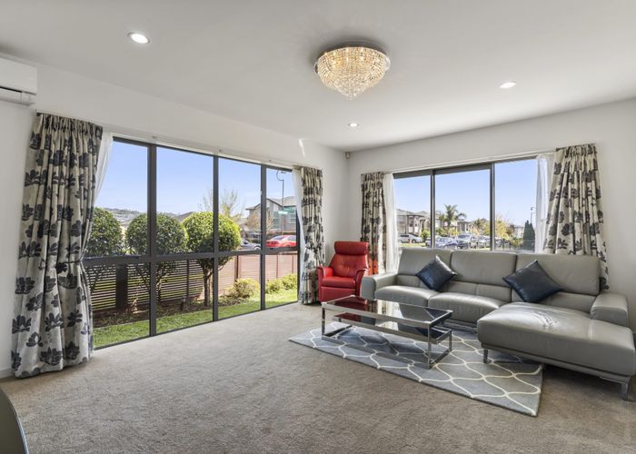  at 8 Moville Drive, Flat Bush, Auckland