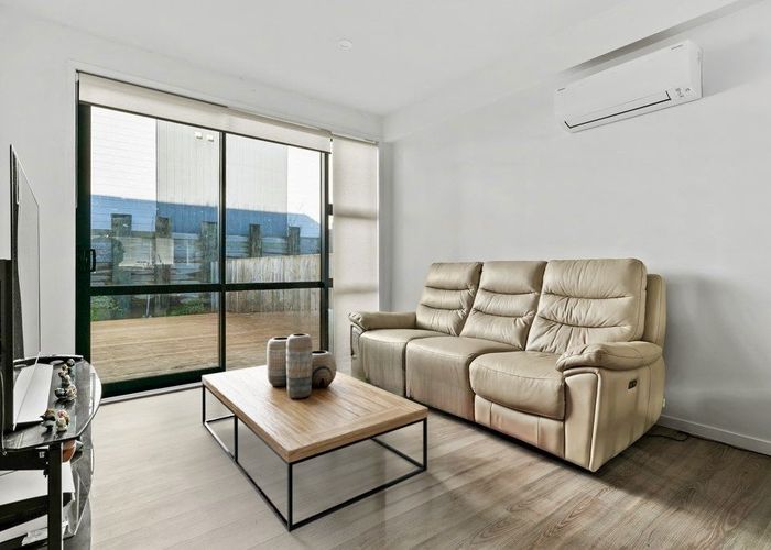  at 10 Karoro Road, Flat Bush, Manukau City, Auckland