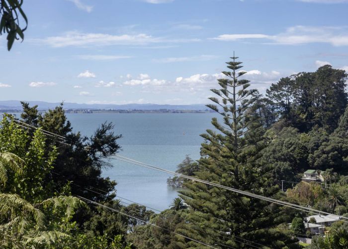  at 3 Laingholm Drive, Laingholm, Auckland