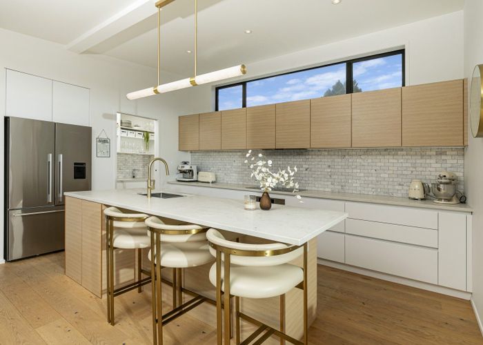  at 20 Parr Terrace, Castor Bay, Auckland