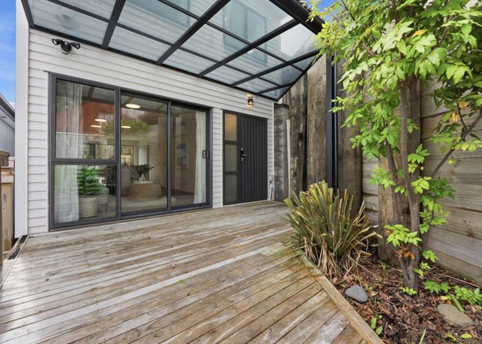  at 16B Dianthus Place, Browns Bay, North Shore City, Auckland