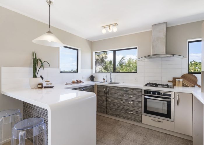  at 2/14 Chequers Avenue, Glenfield, Auckland
