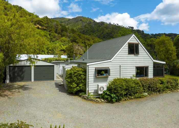  at 18 Brough Place, Ngakuta Bay