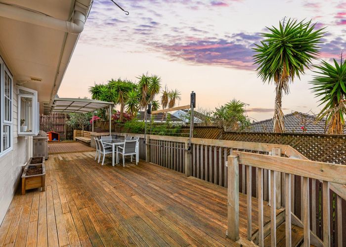  at 2/16 Fernbird Place, Massey, Auckland