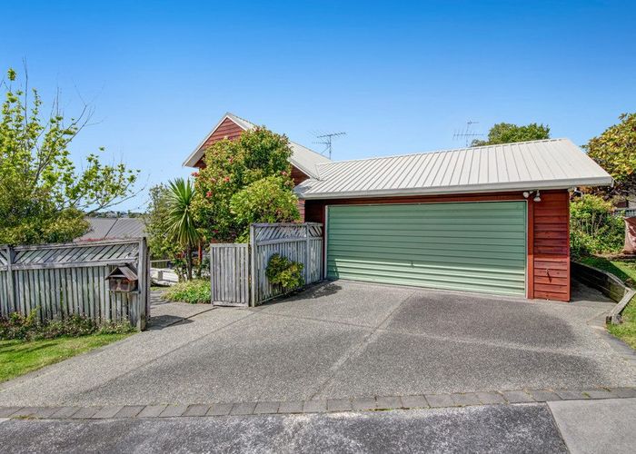  at 1/8 Rifleman Rise, Unsworth Heights, Auckland