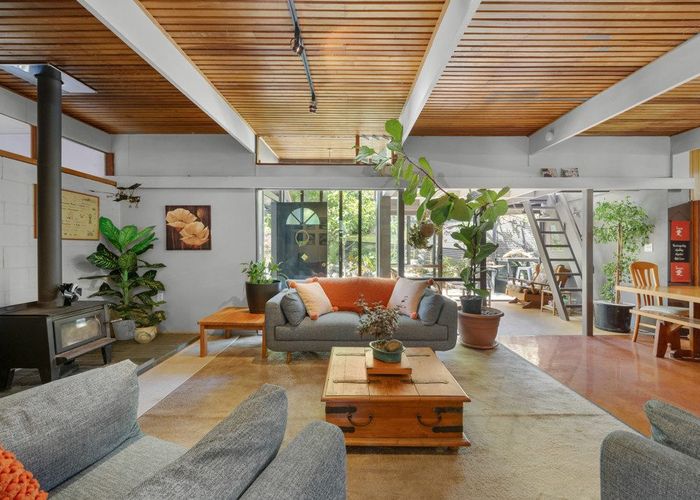  at 9 Pohutukawa Avenue, Shelly Park, Manukau City, Auckland