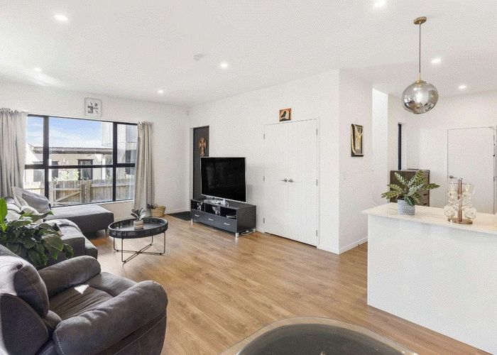  at 16/26 Springvale Drive, Fairview Heights, North Shore City, Auckland