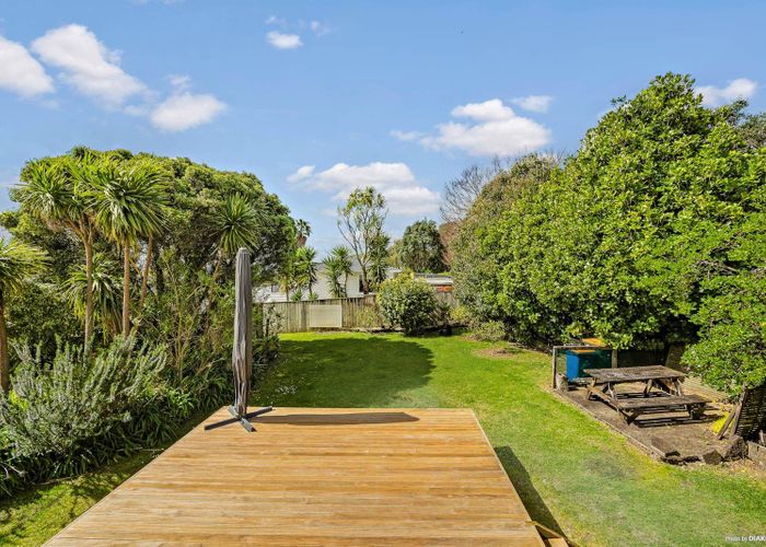  at 3 Porter Avenue, Te Atatu South, Waitakere City, Auckland