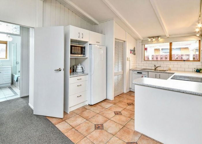  at 8 Booker Place, Weymouth, Manukau City, Auckland