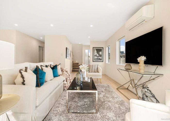  at 2/12 Tonar Street, Northcote, Auckland