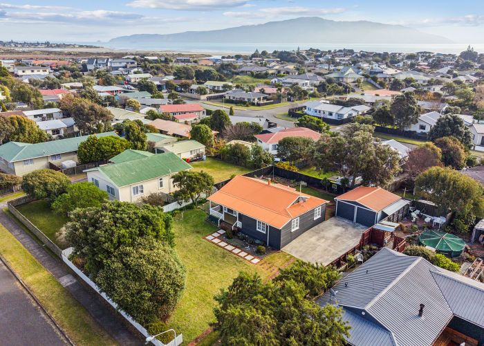  at 12 Hicks Crescent, Waikanae Beach, Waikanae