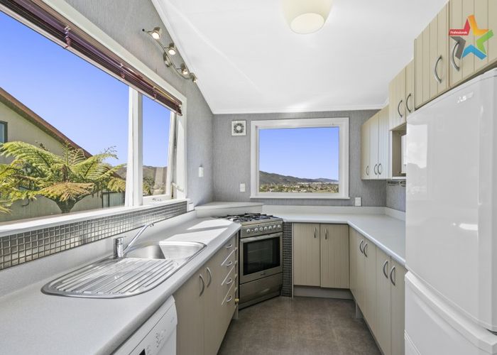  at 27 Vista Grove, Kelson, Lower Hutt