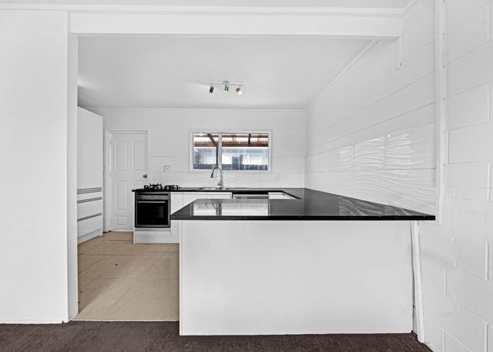  at 2/94 Chivalry Road, Glenfield, North Shore City, Auckland