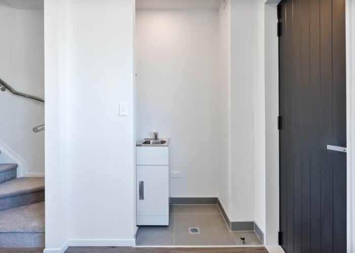  at 2/10 Becker Drive, Weymouth, Auckland