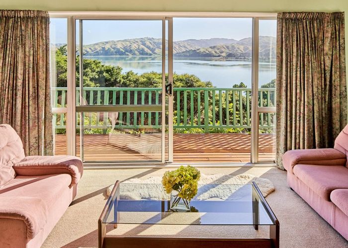  at 4 Luff Place, Whitby, Porirua