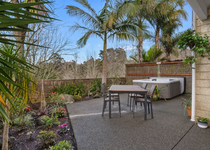  at 1/90 Albany Highway, Greenhithe, Auckland