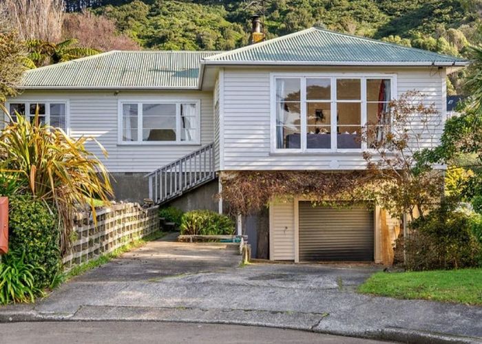  at 23 Frederick Street, Tawa, Wellington
