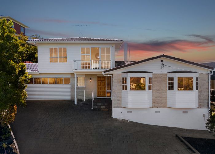  at 16 Eastcliffe Road, Castor Bay, North Shore City, Auckland