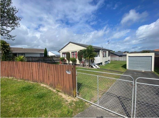  at 8 Rhine Place, Manurewa, Manukau City, Auckland