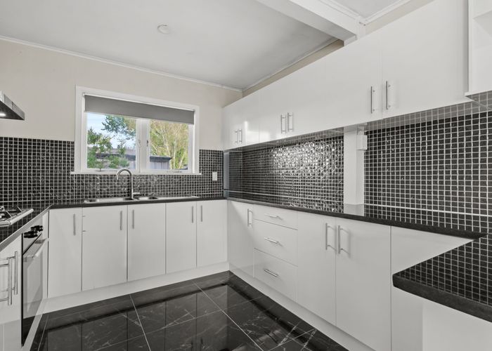  at 2/8 Winspear Place, Manukau, Manukau City, Auckland