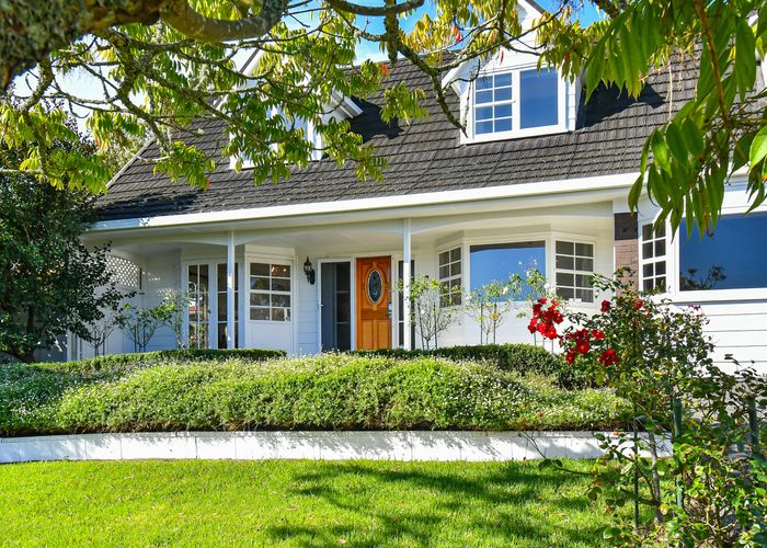  at 2 Rochas Place, Clover Park, Auckland